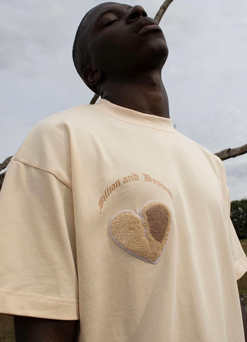 CRACK HEART TEE - BEIGE